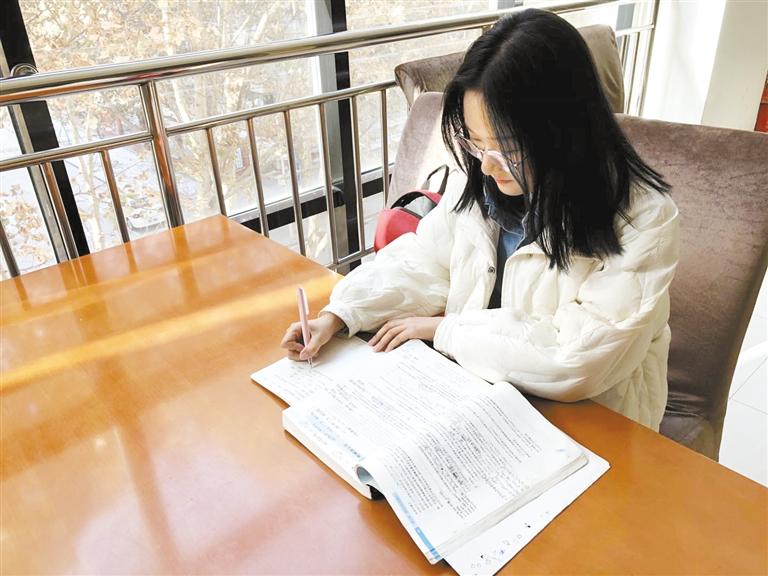 学习中的关梦瑶