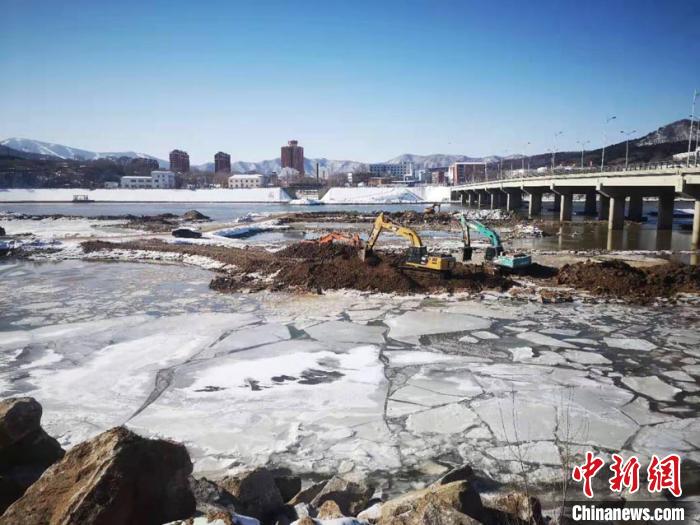 丰满水电站启动清淤工程提前为松花江春汛做准备