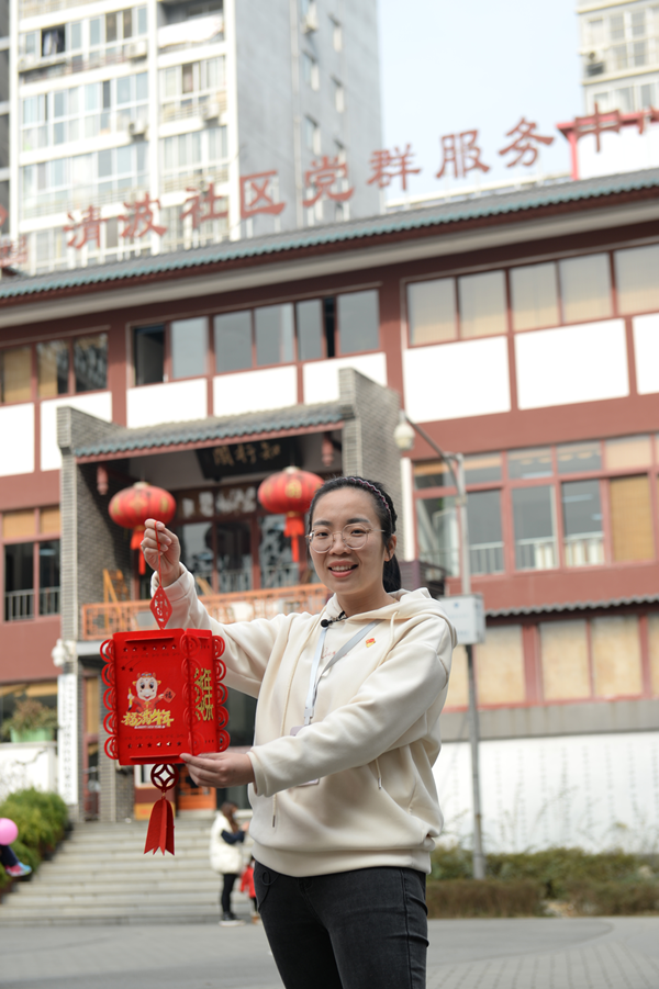 清波社区书记  雷霜霜