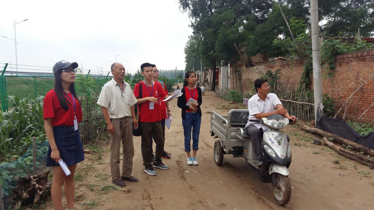 支部党员积极参加“三下乡”暑期实践,图为深入九女集镇东张楼村进行政策宣讲