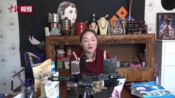 青海藏族女牧民转做主播，把特产卖到全世界