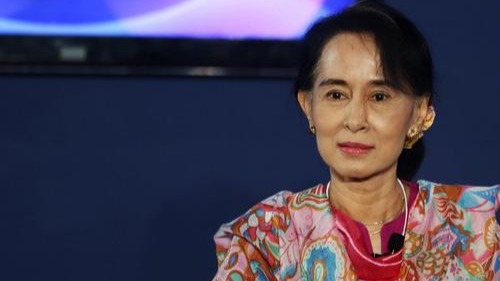 美女政治家昂山素季的多重人生:嫁英国人做贤妻良母,临时参选入政坛