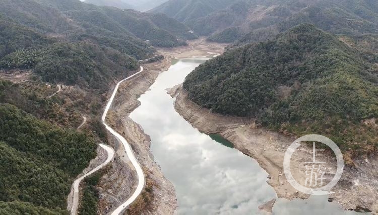 2月2日，浙江三门施家岙水库，水库水位已明显下降。图片来源/受访者供图