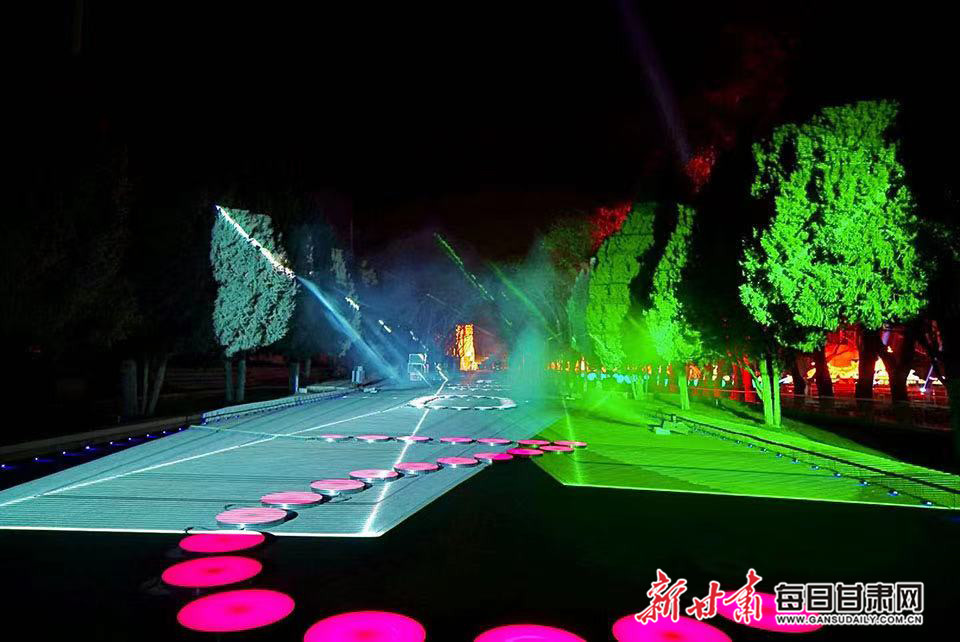 不用去北极照样看见极光 张掖甘州璀璨光影陪你过大年