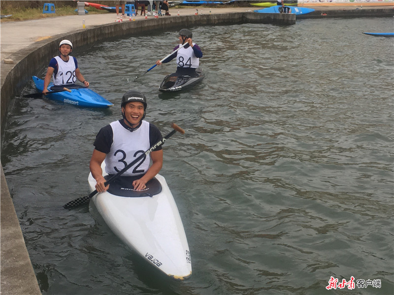 张志成(前)在训练中