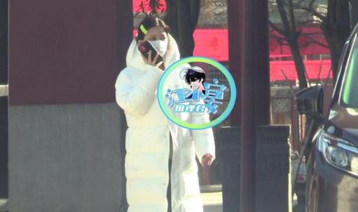 有喜了？杜淳拍戏获老婆探班，女方腹部隆起孕味十足