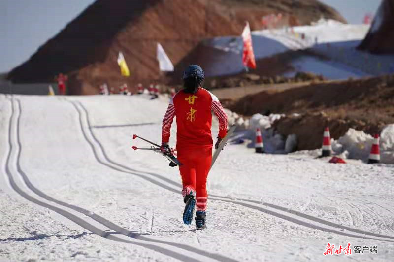 一名甘肃选手完成比赛