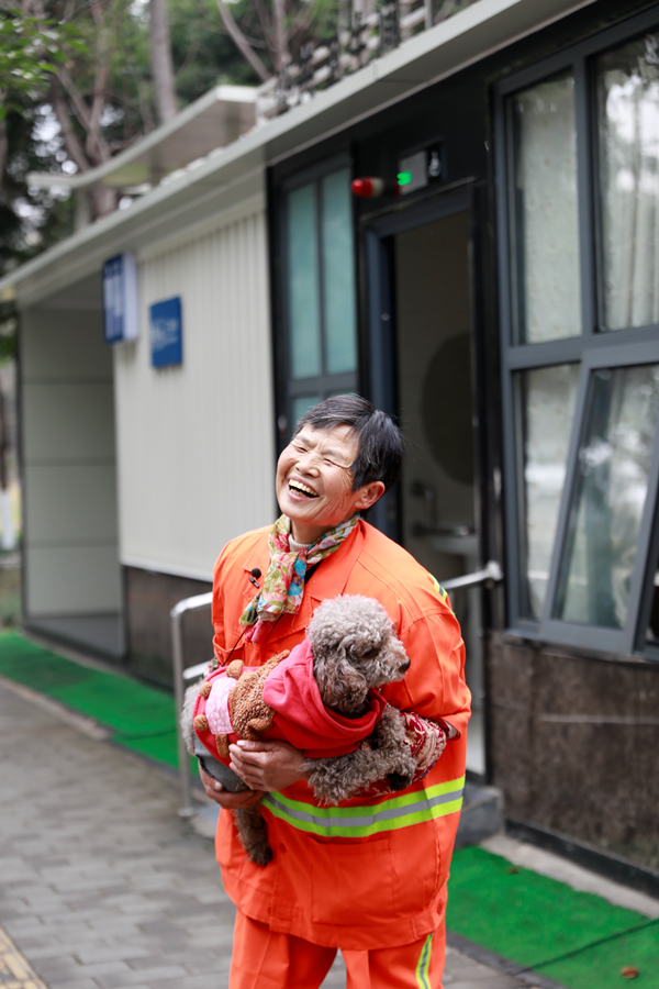 环卫工人  罗会芳