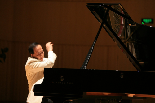 音乐人物钢琴家孙以强