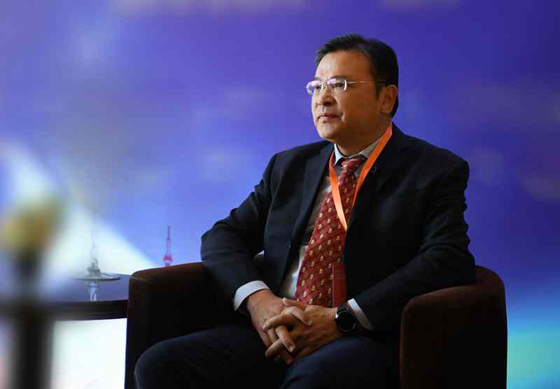 华新水泥总裁李叶青