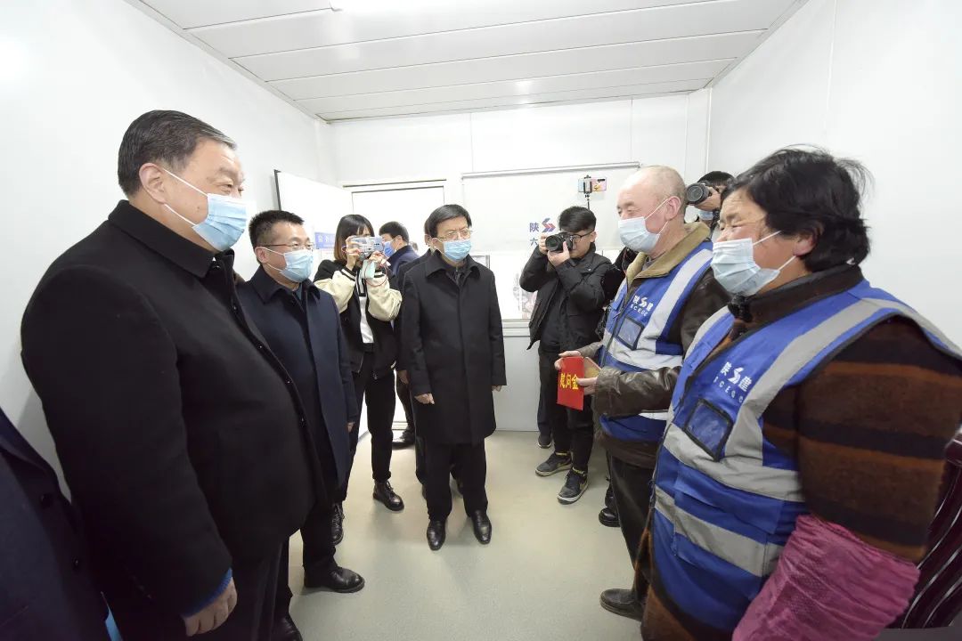 陕西省慈善协会、省人社厅向陕建集团捐赠关爱农民工款物102.6万元