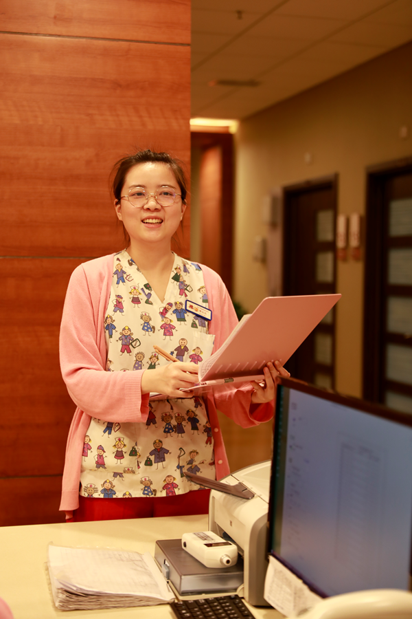 妇产医院产科护师 李元元