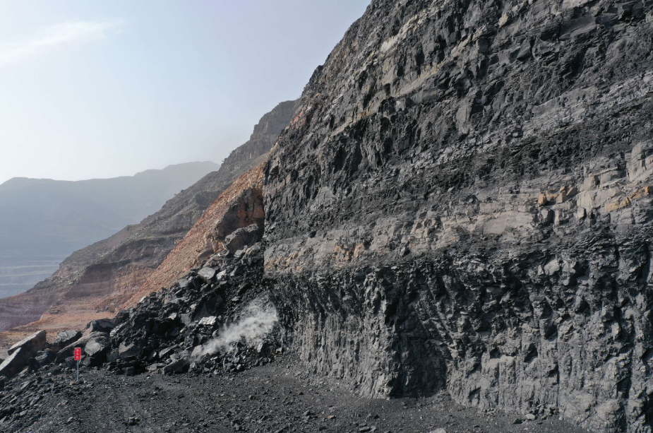 2020年10月30日，大石头火区一处明火点。（无人机照片）记者 刘海 摄