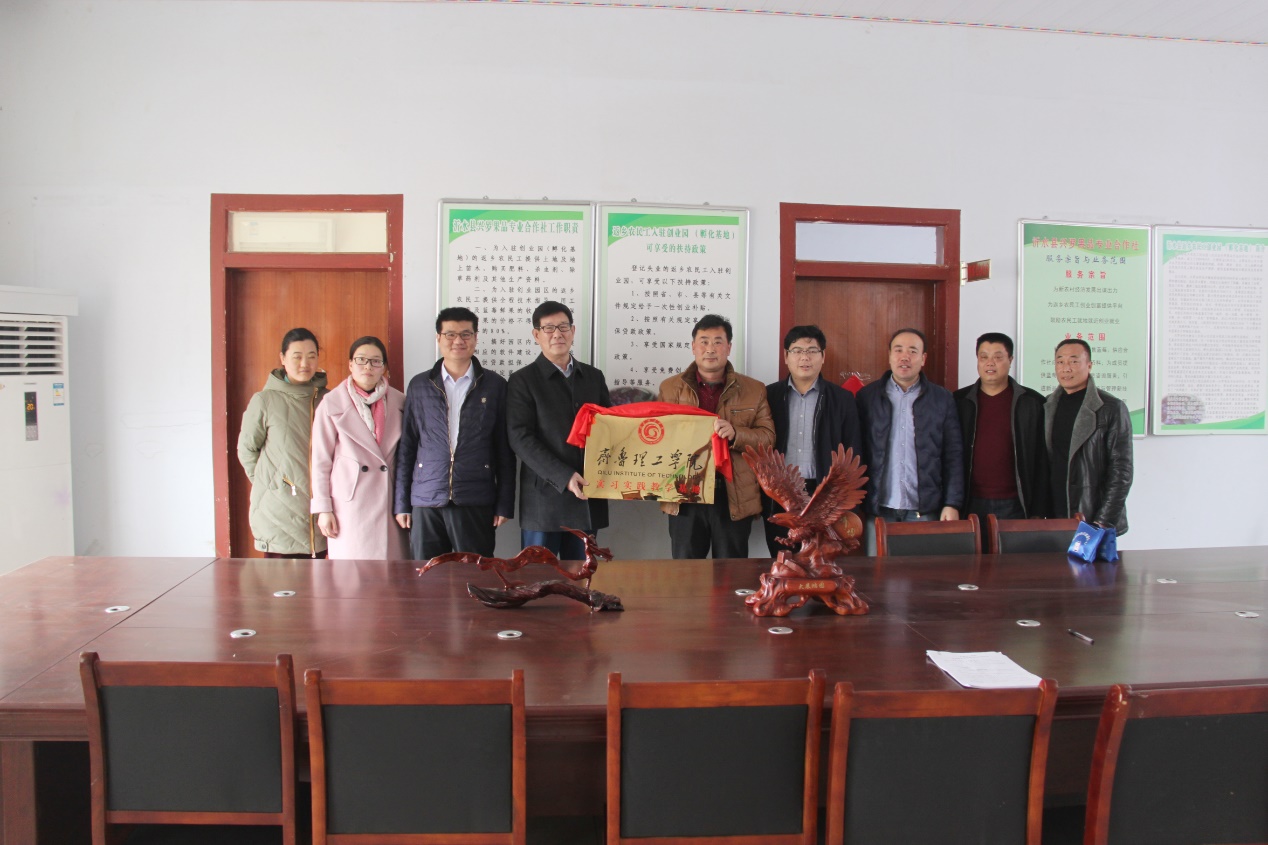 支部党员将蓝莓育苗技术引入沂水县大罗张村、开展精准脱贫