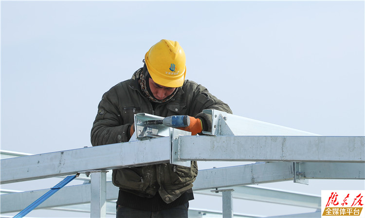 上层钢构假设中