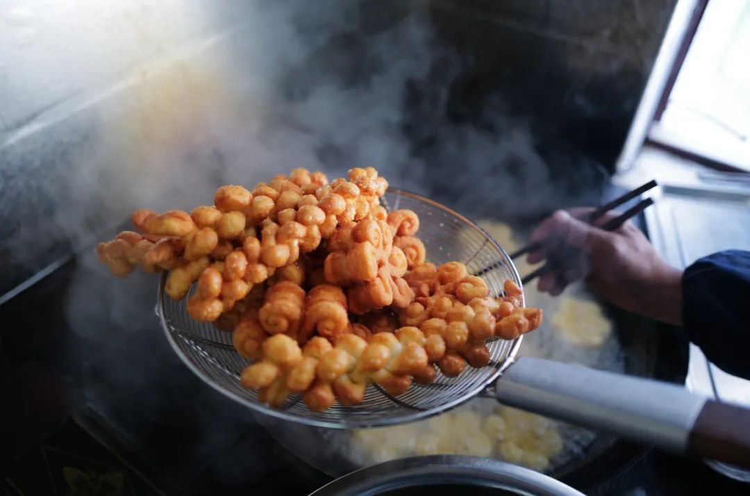 除了糖油果子,糖花花 ,金川人年桌上的美食还有很多