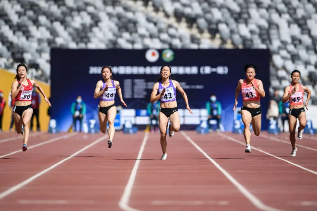 中国田径协会短跑项群基地赛首站收官 广东选手梁小静获女子百米冠军