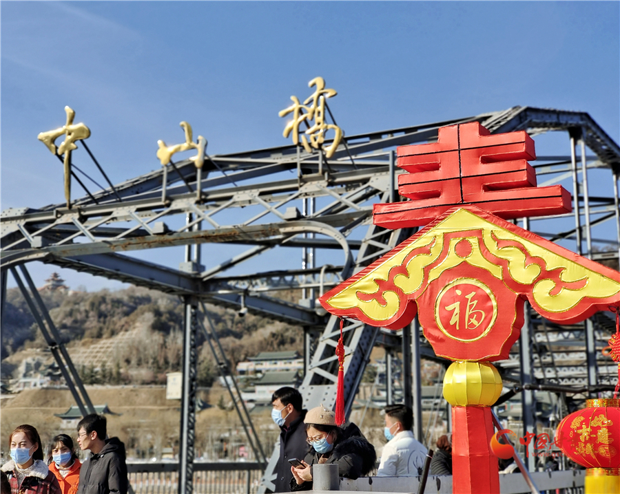 百年中山桥盛装迎新春