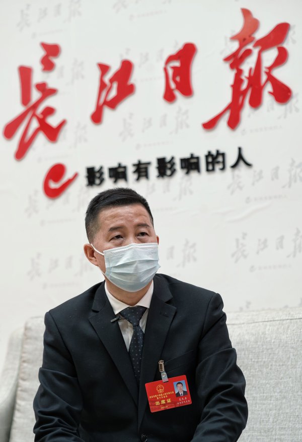 范礼奎做客长江日报两会直播间. 记者肖僖 摄