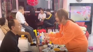 笑哭！韩国儿媳第一次向中国爸爸讨红包 一个动作让爸爸惊慌失措