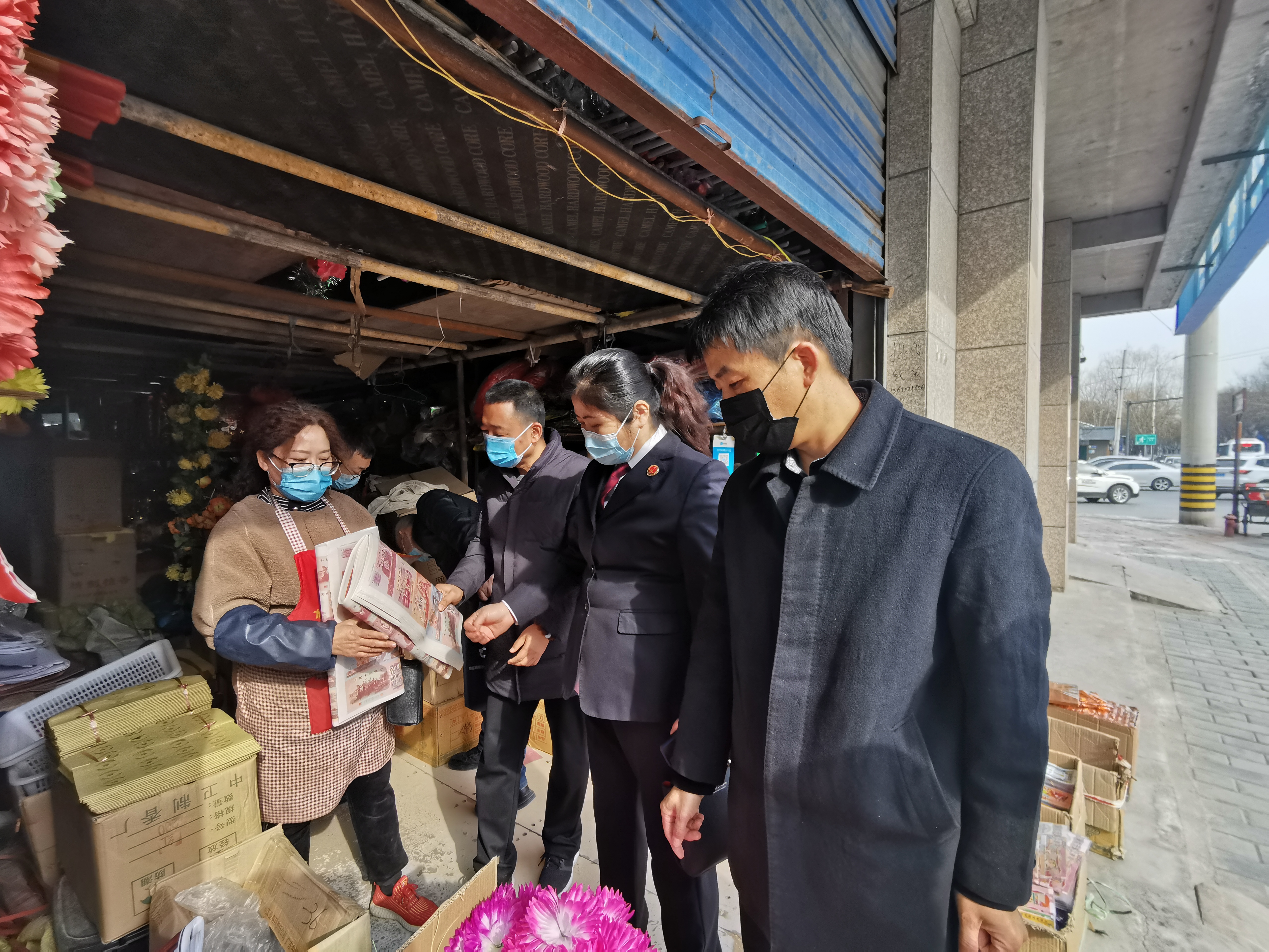 西安市高陵检察院对辖区内销售冥币的行政执法情况进行现场监督