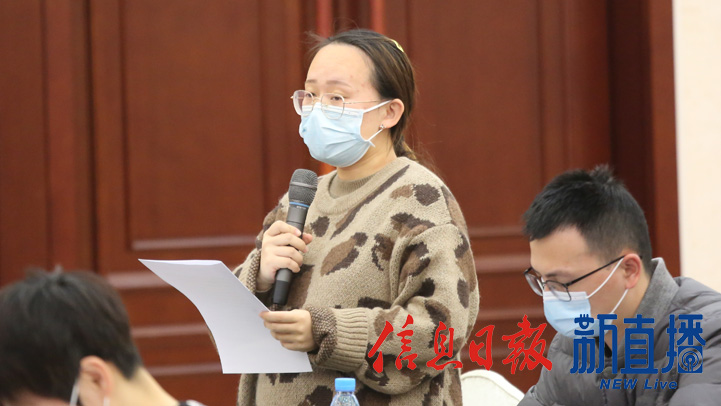 新法制报提问(文颖 摄)