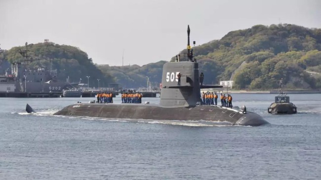 日本“苍龙”级潜艇与中国香港货船相撞 3名艇员轻伤
