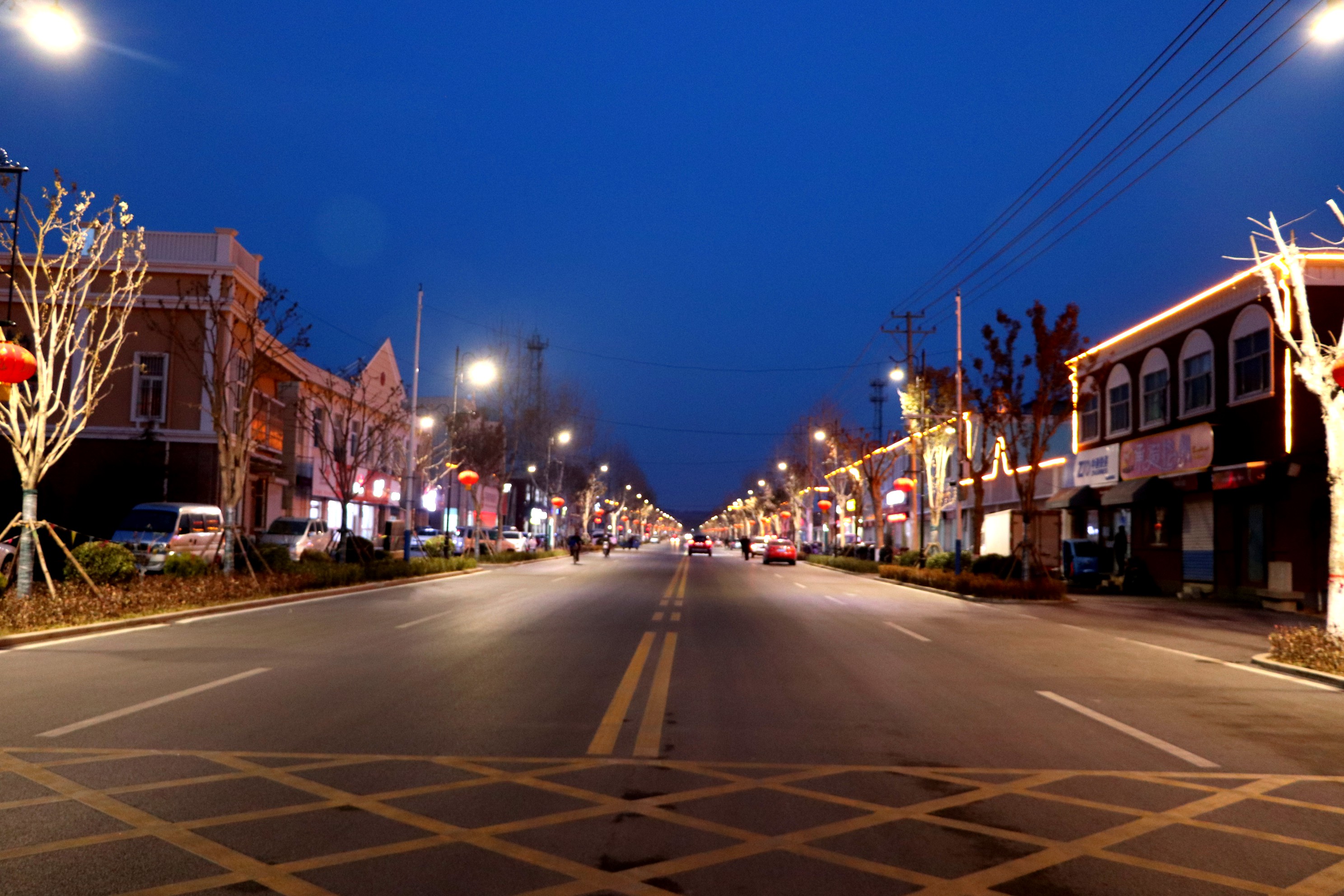 玫瑰镇：玲珑玫瑰小镇夜景美爆了！年味儿浓浓