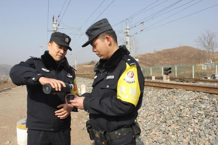 周晓康：十二载守护111公里山区铁路安全　