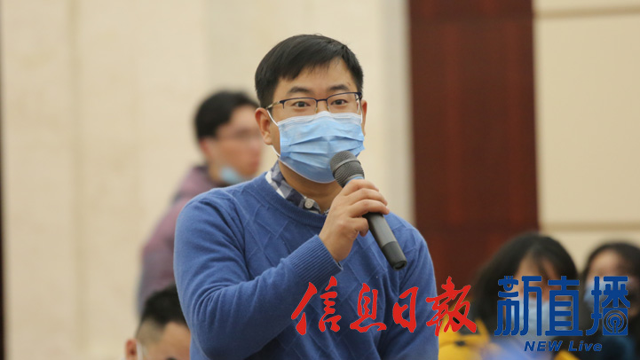 江西日报提问(文颖 摄)