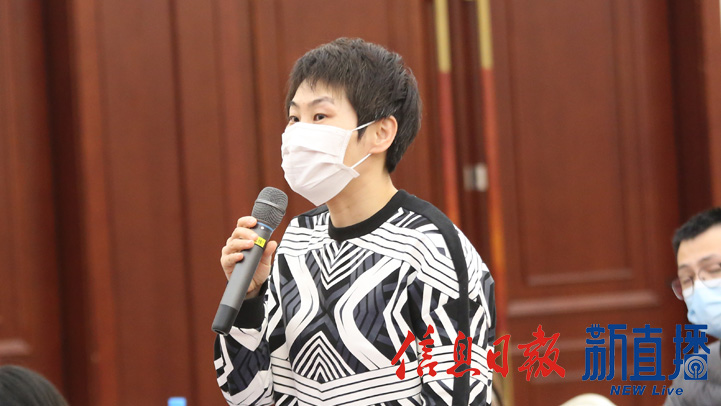 新华社提问(文颖 摄)