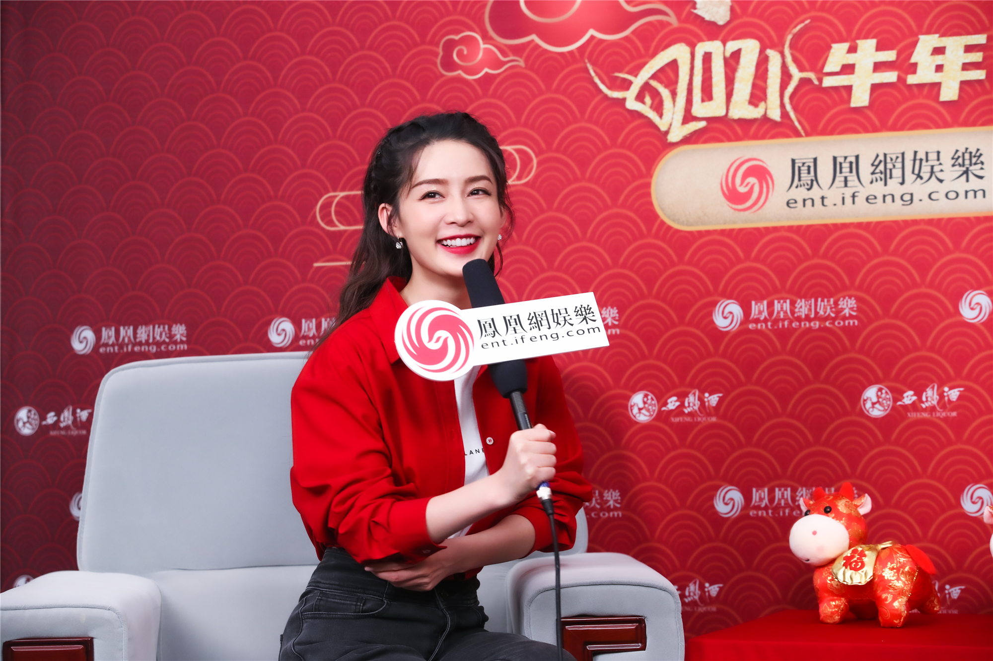 李沁"凡尔赛"拜年:今年要一个人住好几万平的城堡