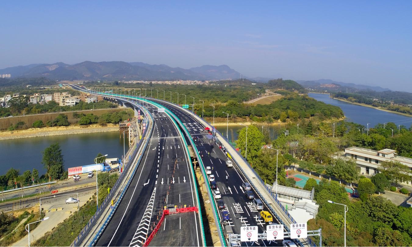 广汕路北绕线光辉大桥正式通车