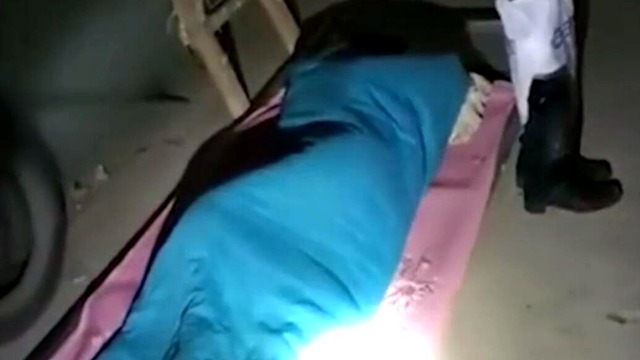 北漂女孩带行李箱露宿地下室，保安发现后彻夜守护