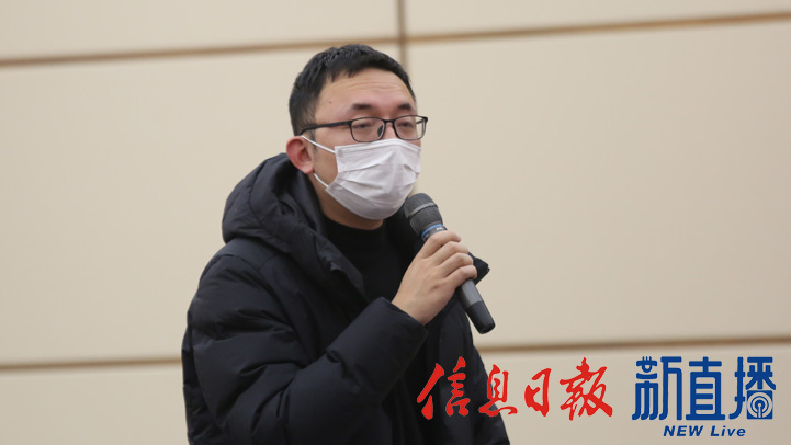 江西电台提问(文颖 摄)