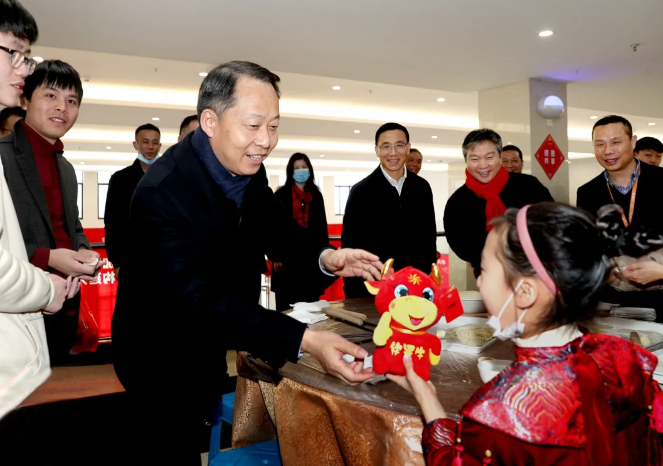 台州市委书记李跃旗为留台过年的职工提供更好生活环境