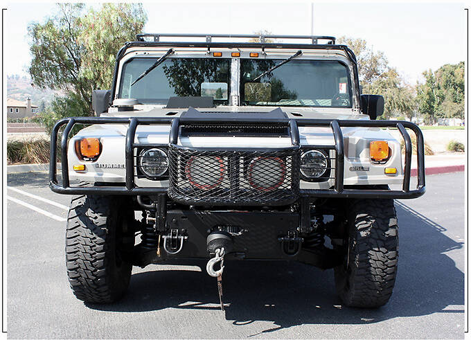 越野之王悍马h1实拍搭66t引擎配越野绞盘