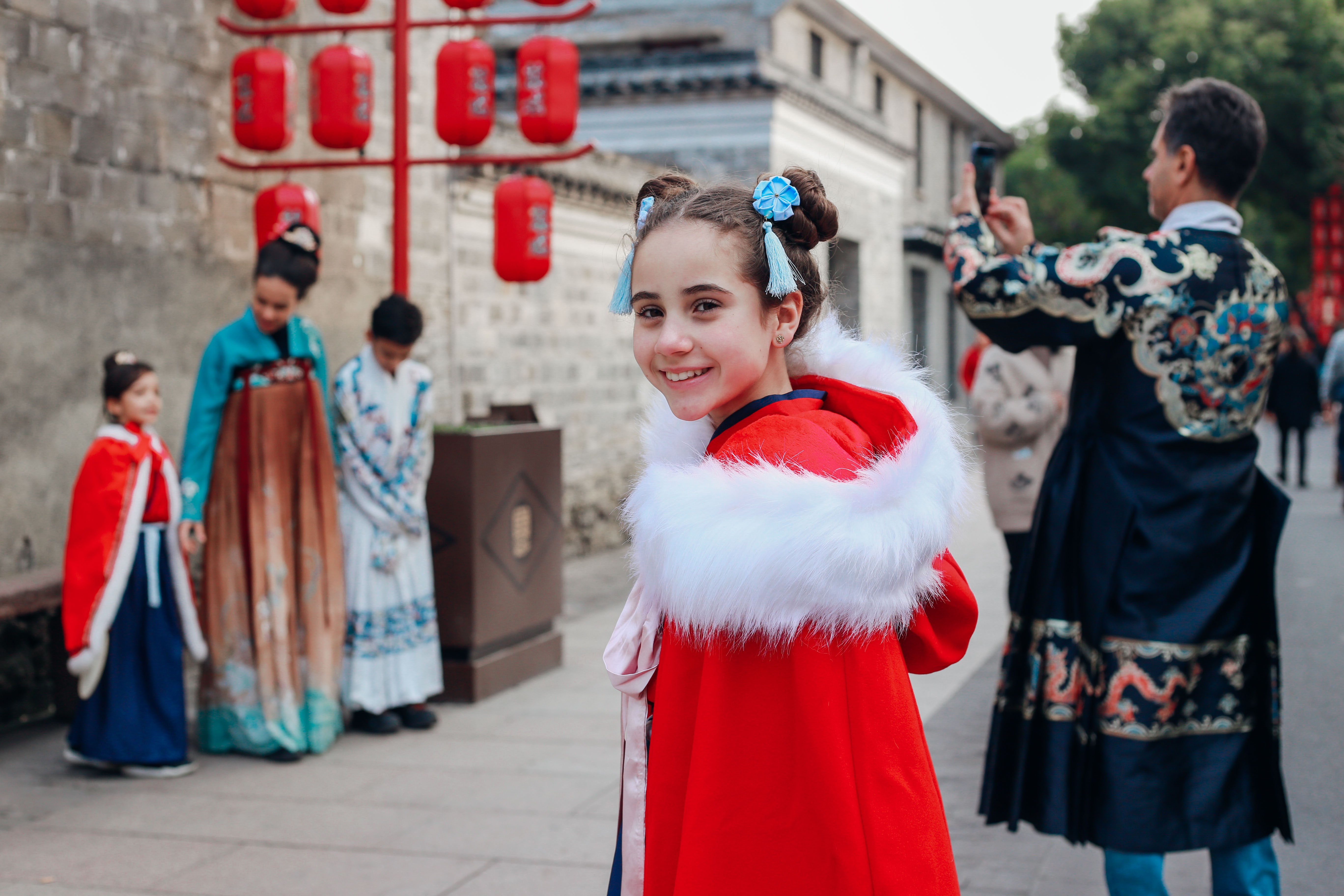 乔治亚外教慈城变装过大年 感受地道中国年味儿