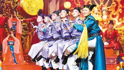 舞台剧唐代宫廷燕乐《鼓》演出剧照。 (记者 尚洪涛 冯炜 摄)