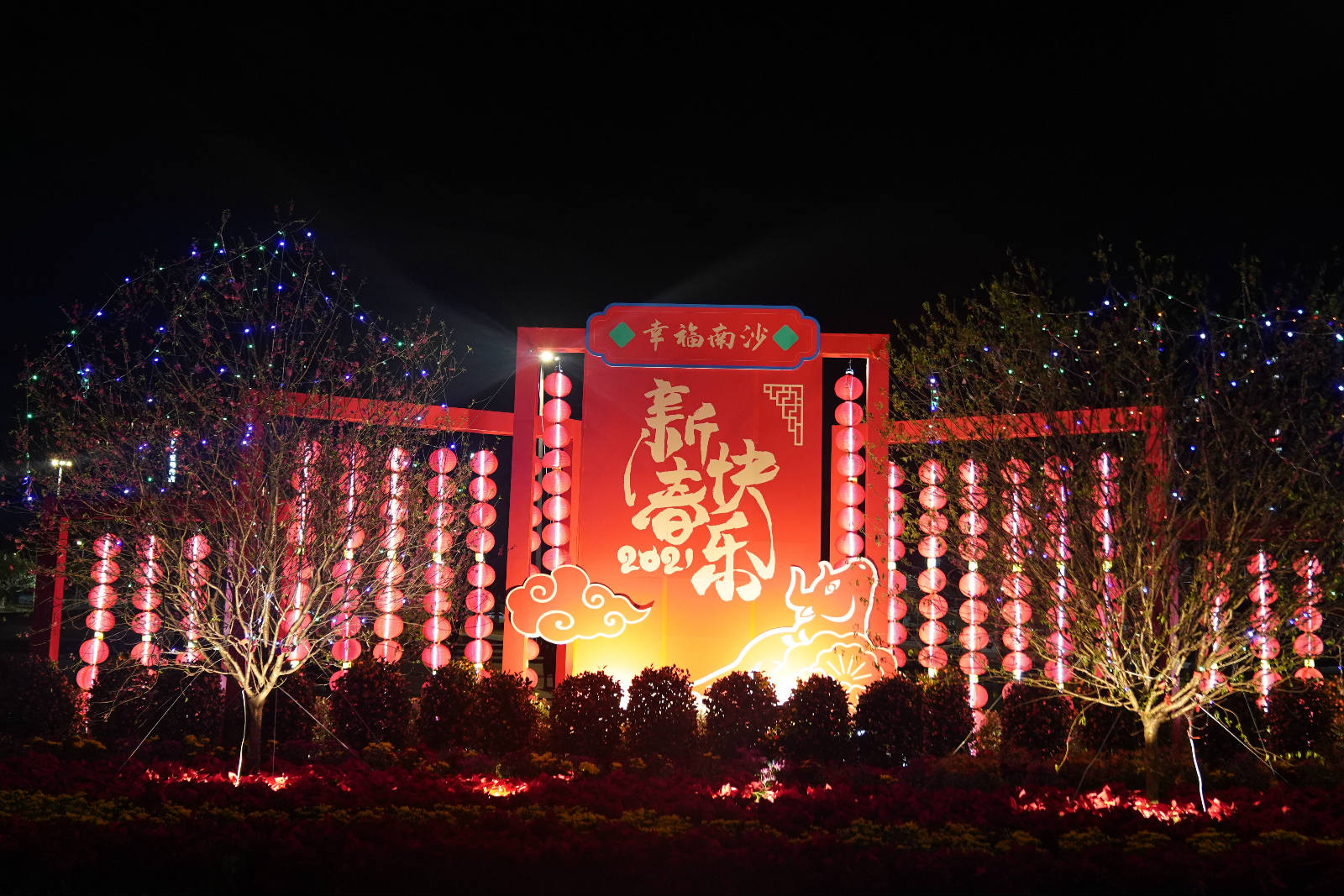 广州南沙图书馆灯光秀启动 春节来看"蕉门墨砚"的别样美