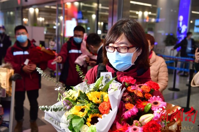 援吉抗疫近半个月 湘雅重症医疗队5名专家返湘