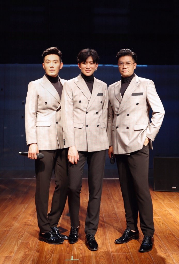 黑哥们组合新歌发布做自己的光致一直还在路上的你