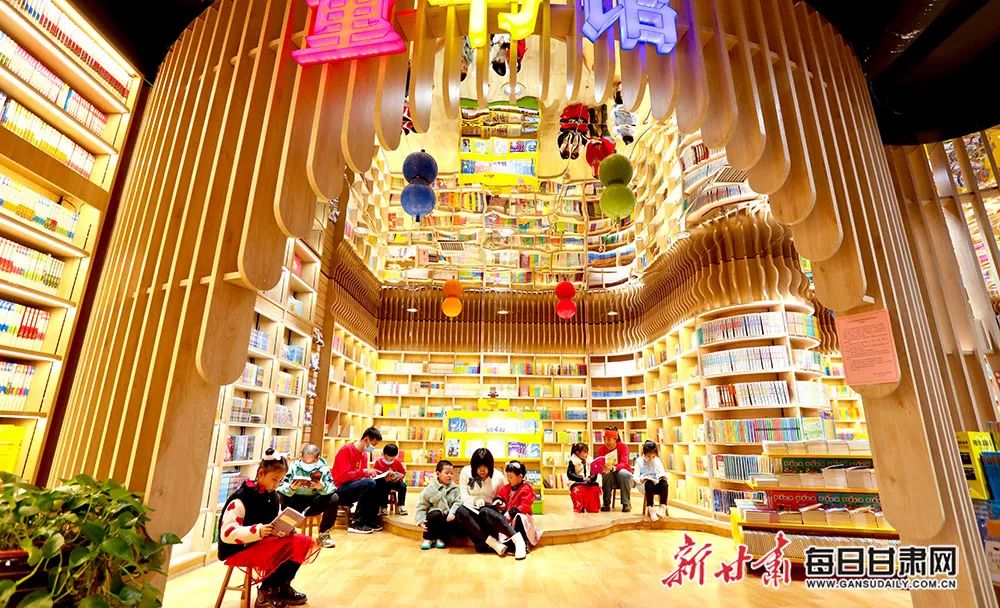 张掖图书馆里过大年