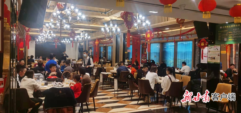 春节期间，位于城关区民主西路国府一品餐厅生意红火。