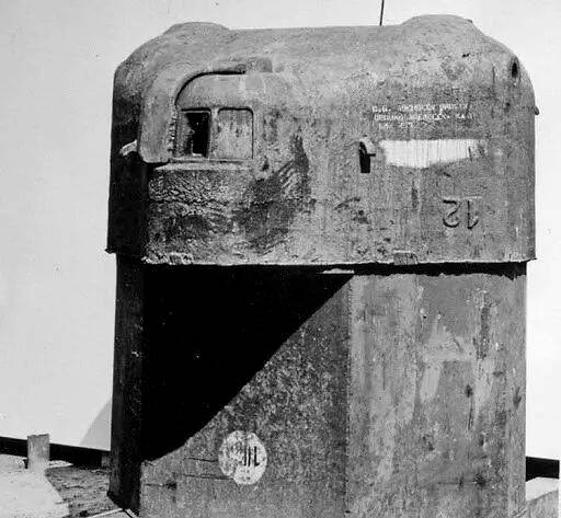 布置在永备工事中的移动装甲炮台,它是保加利亚陆军的装备.