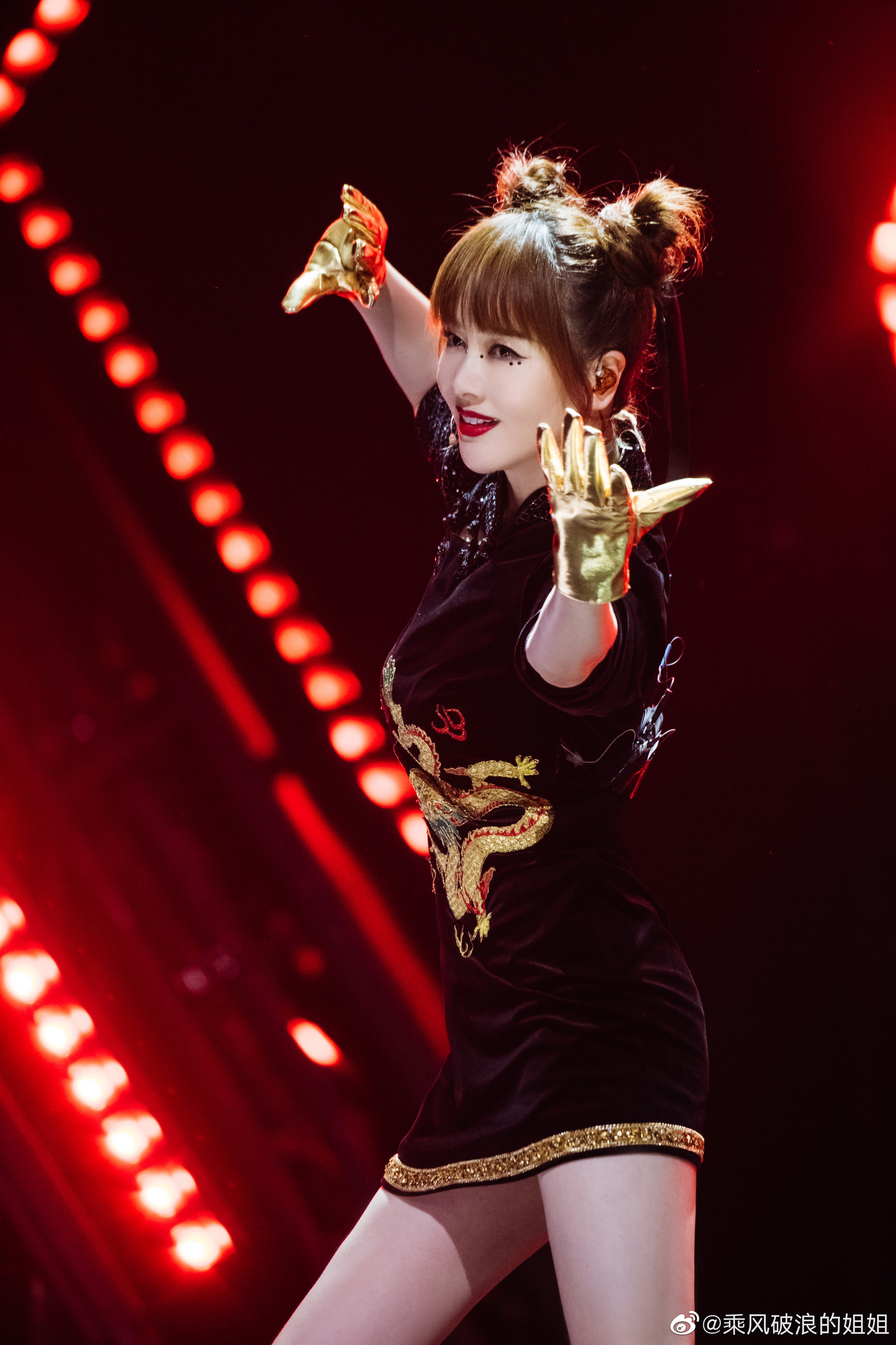 左小青在“姐姐2”的二公中被淘汰。