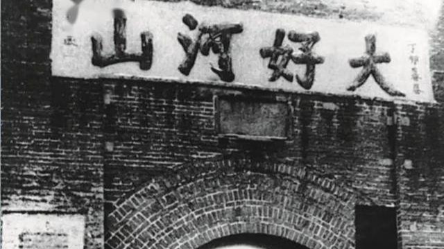 1948年平津战役，解放军为何先攻打张家口？
