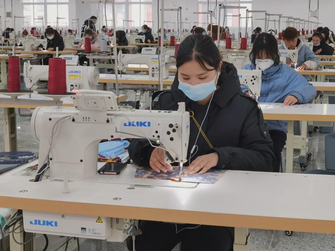 颐和超柔无纺布,息半夏健康药食等一批项目建成投产,阿尔本服装产业园