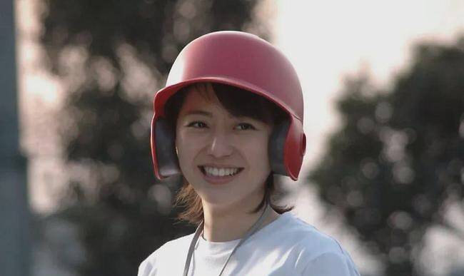 成人的抚慰比孩童更加可靠,更有力量,长泽雅美笑容带来的治愈感也就此