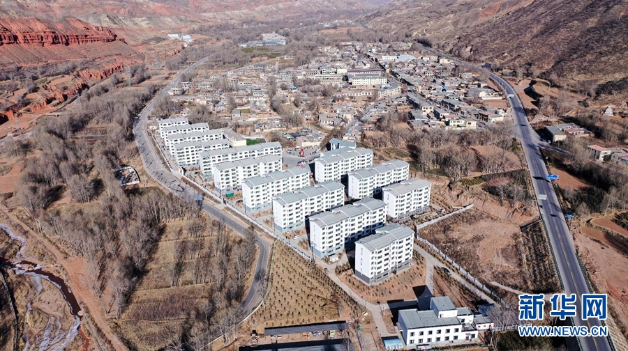 这是2月5日拍摄的青海省海东市平安区三合镇的易地搬迁集中安置区(无